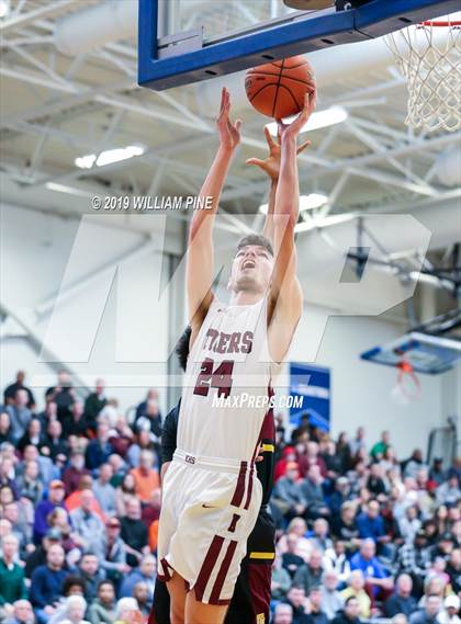 Thumbnail 1 in Mount Vernon vs. Kingston (NYSPHSAA Class AA Regional Final) photogallery.