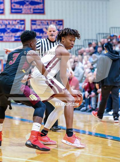 Thumbnail 3 in Mount Vernon vs. Kingston (NYSPHSAA Class AA Regional Final) photogallery.