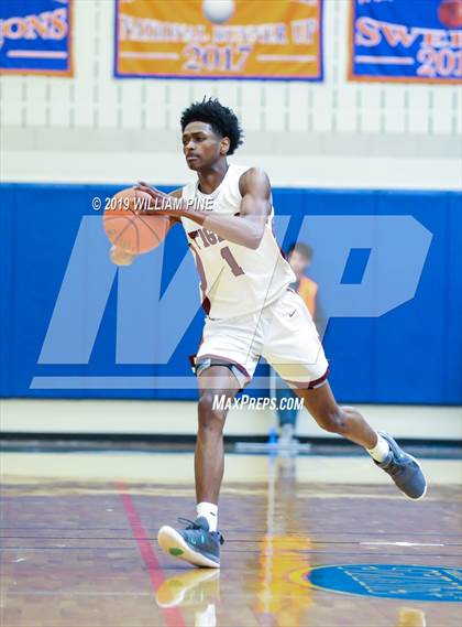 Thumbnail 1 in Mount Vernon vs. Kingston (NYSPHSAA Class AA Regional Final) photogallery.