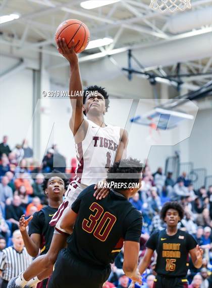 Thumbnail 3 in Mount Vernon vs. Kingston (NYSPHSAA Class AA Regional Final) photogallery.