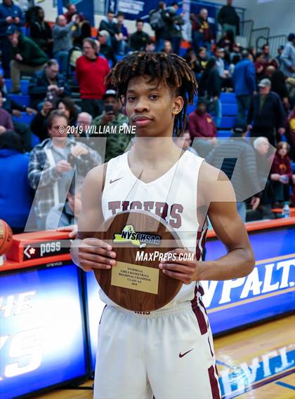 Thumbnail 2 in Mount Vernon vs. Kingston (NYSPHSAA Class AA Regional Final) photogallery.
