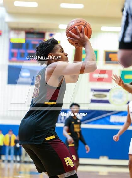 Thumbnail 1 in Mount Vernon vs. Kingston (NYSPHSAA Class AA Regional Final) photogallery.