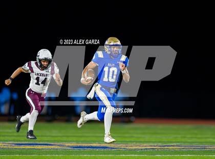 Thumbnail 1 in Lockhart vs Alamo Heights (UIL football 5A Region 4 Bi-District Playoff) photogallery.