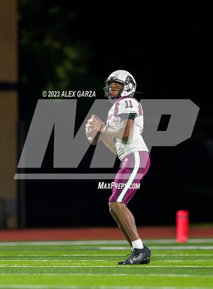 Thumbnail 3 in Lockhart vs Alamo Heights (UIL football 5A Region 4 Bi-District Playoff) photogallery.