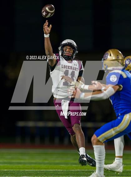 Thumbnail 2 in Lockhart vs Alamo Heights (UIL football 5A Region 4 Bi-District Playoff) photogallery.