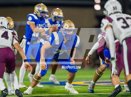 Thumbnail 2 in Lockhart vs Alamo Heights (UIL football 5A Region 4 Bi-District Playoff) photogallery.