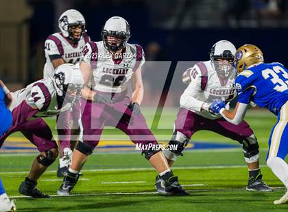 Thumbnail 1 in Lockhart vs Alamo Heights (UIL football 5A Region 4 Bi-District Playoff) photogallery.