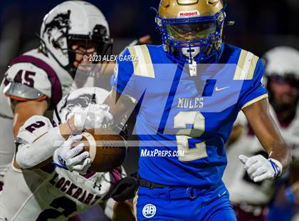 Thumbnail 2 in Lockhart vs Alamo Heights (UIL football 5A Region 4 Bi-District Playoff) photogallery.