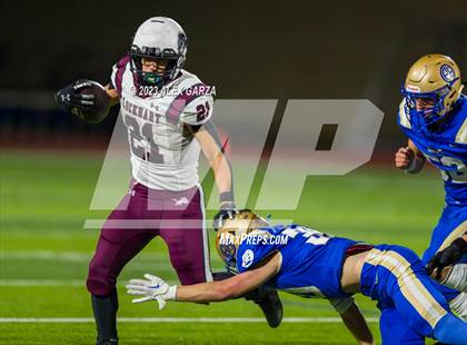 Thumbnail 1 in Lockhart vs Alamo Heights (UIL football 5A Region 4 Bi-District Playoff) photogallery.