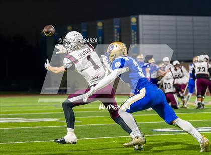 Thumbnail 3 in Lockhart vs Alamo Heights (UIL football 5A Region 4 Bi-District Playoff) photogallery.