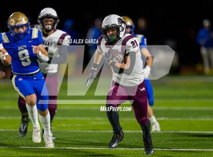Thumbnail 1 in Lockhart vs Alamo Heights (UIL football 5A Region 4 Bi-District Playoff) photogallery.