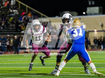 Thumbnail 1 in Lockhart vs Alamo Heights (UIL football 5A Region 4 Bi-District Playoff) photogallery.