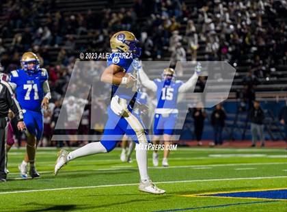 Thumbnail 2 in Lockhart vs Alamo Heights (UIL football 5A Region 4 Bi-District Playoff) photogallery.