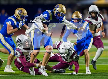 Thumbnail 1 in Lockhart vs Alamo Heights (UIL football 5A Region 4 Bi-District Playoff) photogallery.