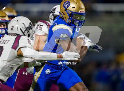 Thumbnail 3 in Lockhart vs Alamo Heights (UIL football 5A Region 4 Bi-District Playoff) photogallery.