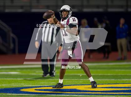 Thumbnail 2 in Lockhart vs Alamo Heights (UIL football 5A Region 4 Bi-District Playoff) photogallery.