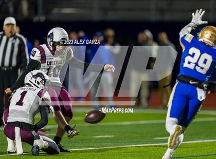 Thumbnail 3 in Lockhart vs Alamo Heights (UIL football 5A Region 4 Bi-District Playoff) photogallery.