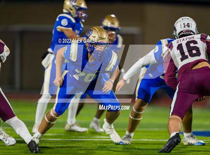 Thumbnail 2 in Lockhart vs Alamo Heights (UIL football 5A Region 4 Bi-District Playoff) photogallery.