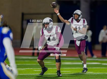 Thumbnail 1 in Lockhart vs Alamo Heights (UIL football 5A Region 4 Bi-District Playoff) photogallery.