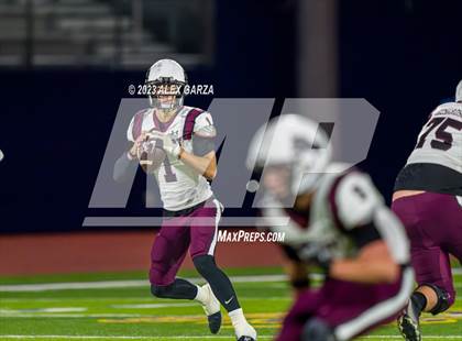 Thumbnail 3 in Lockhart vs Alamo Heights (UIL football 5A Region 4 Bi-District Playoff) photogallery.