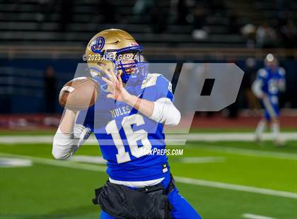 Thumbnail 2 in Lockhart vs Alamo Heights (UIL football 5A Region 4 Bi-District Playoff) photogallery.