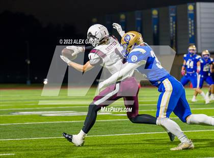Thumbnail 1 in Lockhart vs Alamo Heights (UIL football 5A Region 4 Bi-District Playoff) photogallery.