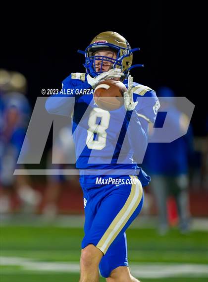 Thumbnail 1 in Lockhart vs Alamo Heights (UIL football 5A Region 4 Bi-District Playoff) photogallery.