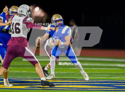 Thumbnail 2 in Lockhart vs Alamo Heights (UIL football 5A Region 4 Bi-District Playoff) photogallery.