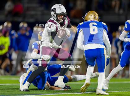 Thumbnail 2 in Lockhart vs Alamo Heights (UIL football 5A Region 4 Bi-District Playoff) photogallery.