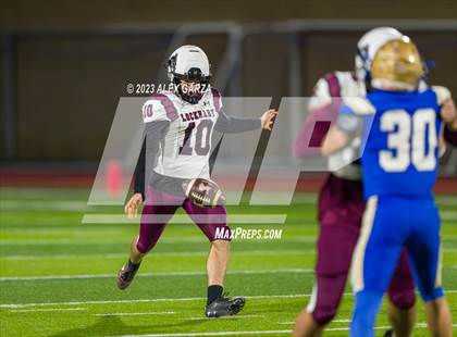 Thumbnail 2 in Lockhart vs Alamo Heights (UIL football 5A Region 4 Bi-District Playoff) photogallery.