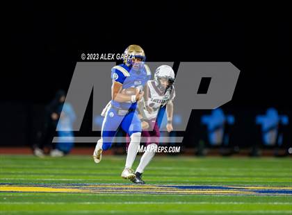 Thumbnail 1 in Lockhart vs Alamo Heights (UIL football 5A Region 4 Bi-District Playoff) photogallery.