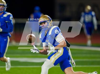Thumbnail 3 in Lockhart vs Alamo Heights (UIL football 5A Region 4 Bi-District Playoff) photogallery.