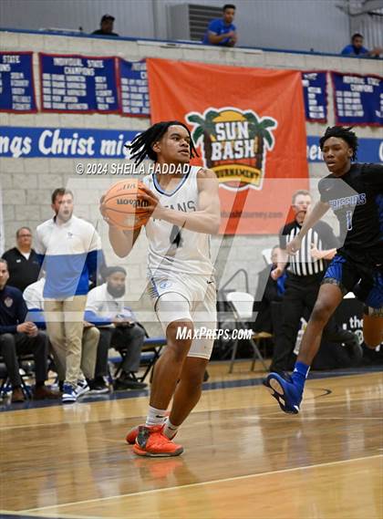 Thumbnail 3 in Gateway Charter vs North Tampa Christian Academy (Sun Bash Tampa) photogallery.