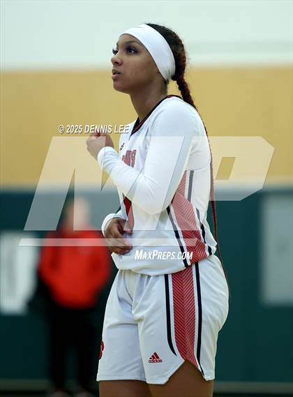 Thumbnail 2 in Archbishop Riordan vs. McClatchy (Sabrina Ionescu Showcase) photogallery.