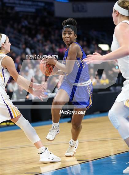 Thumbnail 2 in Kearney vs. Lincoln College Prep (MSHSAA Class 4 Quarterfinal) photogallery.