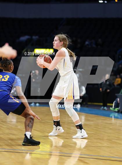 Thumbnail 1 in Kearney vs. Lincoln College Prep (MSHSAA Class 4 Quarterfinal) photogallery.