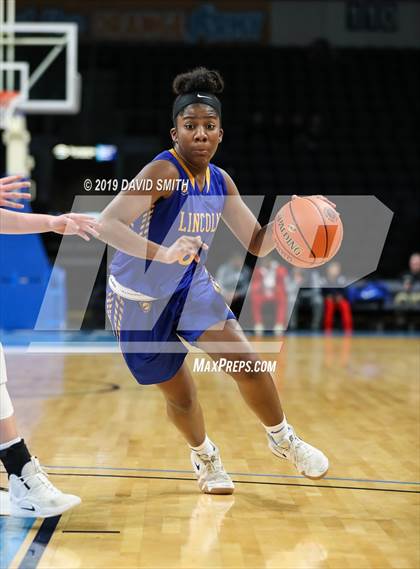 Thumbnail 2 in Kearney vs. Lincoln College Prep (MSHSAA Class 4 Quarterfinal) photogallery.