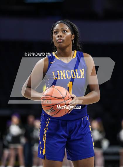 Thumbnail 2 in Kearney vs. Lincoln College Prep (MSHSAA Class 4 Quarterfinal) photogallery.