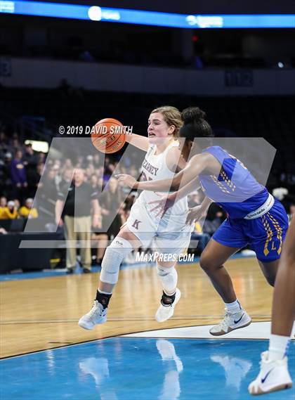 Thumbnail 1 in Kearney vs. Lincoln College Prep (MSHSAA Class 4 Quarterfinal) photogallery.