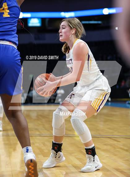 Thumbnail 1 in Kearney vs. Lincoln College Prep (MSHSAA Class 4 Quarterfinal) photogallery.