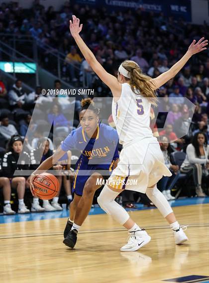 Thumbnail 2 in Kearney vs. Lincoln College Prep (MSHSAA Class 4 Quarterfinal) photogallery.