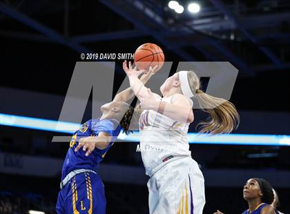 Thumbnail 2 in Kearney vs. Lincoln College Prep (MSHSAA Class 4 Quarterfinal) photogallery.