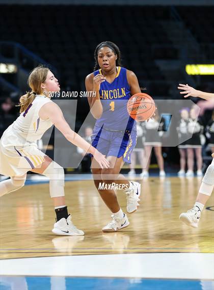 Thumbnail 2 in Kearney vs. Lincoln College Prep (MSHSAA Class 4 Quarterfinal) photogallery.