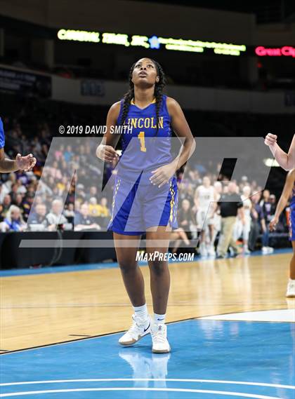 Thumbnail 2 in Kearney vs. Lincoln College Prep (MSHSAA Class 4 Quarterfinal) photogallery.