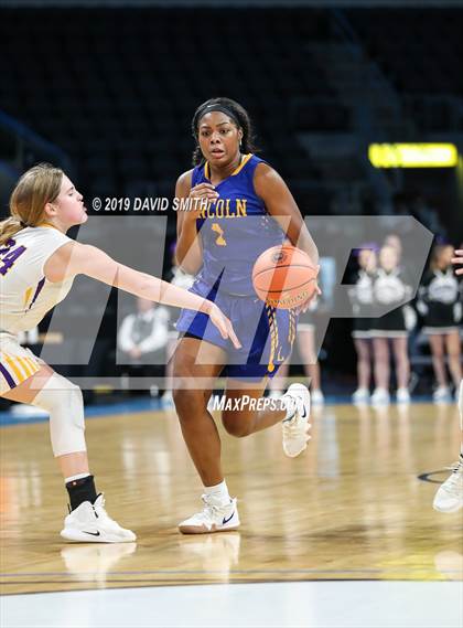 Thumbnail 1 in Kearney vs. Lincoln College Prep (MSHSAA Class 4 Quarterfinal) photogallery.