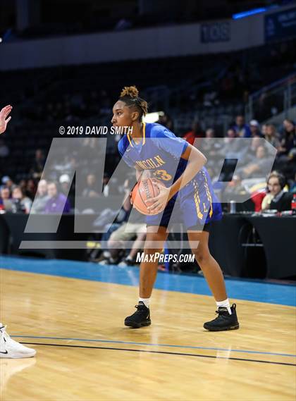 Thumbnail 2 in Kearney vs. Lincoln College Prep (MSHSAA Class 4 Quarterfinal) photogallery.