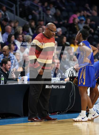 Thumbnail 3 in Kearney vs. Lincoln College Prep (MSHSAA Class 4 Quarterfinal) photogallery.
