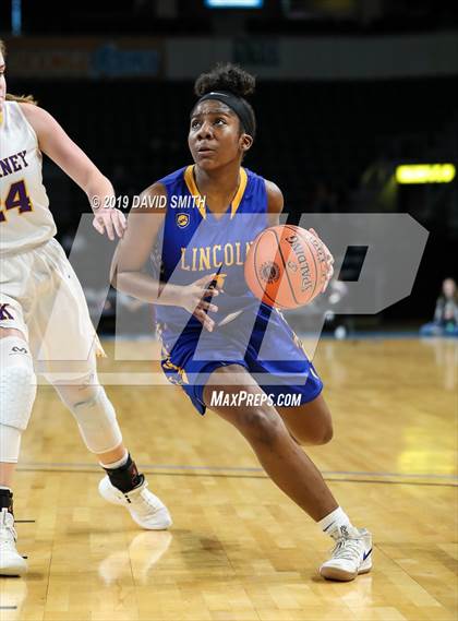 Thumbnail 2 in Kearney vs. Lincoln College Prep (MSHSAA Class 4 Quarterfinal) photogallery.
