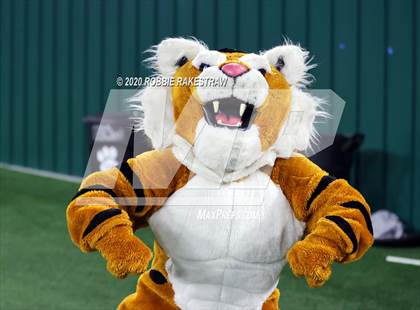 Thumbnail 1 in Eastland vs. Gunter (UIL 3A D2 Quarterfinals) photogallery.