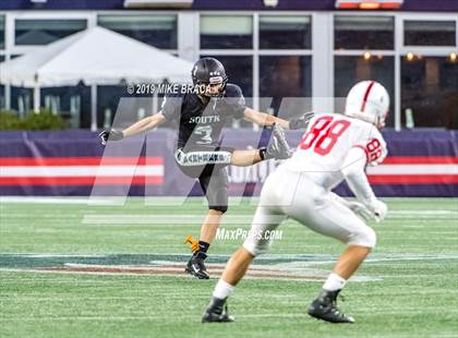 Thumbnail 3 in Melrose vs. Plymouth South (MIAA Division IV State Final) photogallery.
